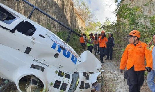 Penampakan Helikopter Jatuh di Badung Bali